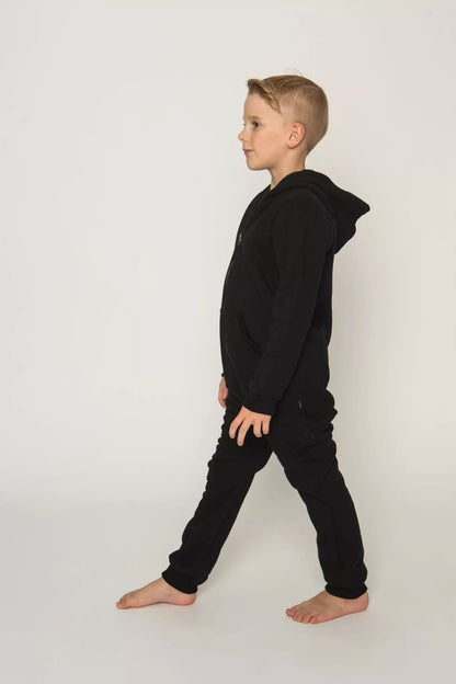 Sofa Killer juodas vaikiškas kombinezonas su užtrauktuku nugaroje