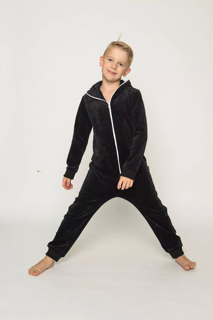 Sofa Killer juodas vaikiškas veliūrinis kombinezonas