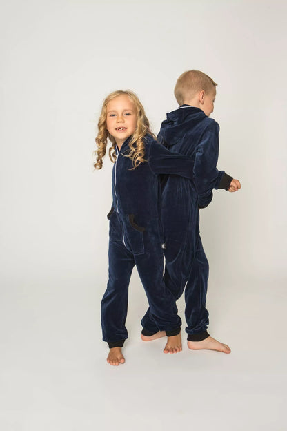 Sofa Killer tamsiai mėlynas vaikiškas veliūrinis kombinezonas