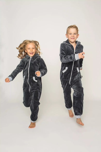 Sofa Killer tamsiai pilkas pelenų spalvos vaikiškas veliūrinis kombinezonas