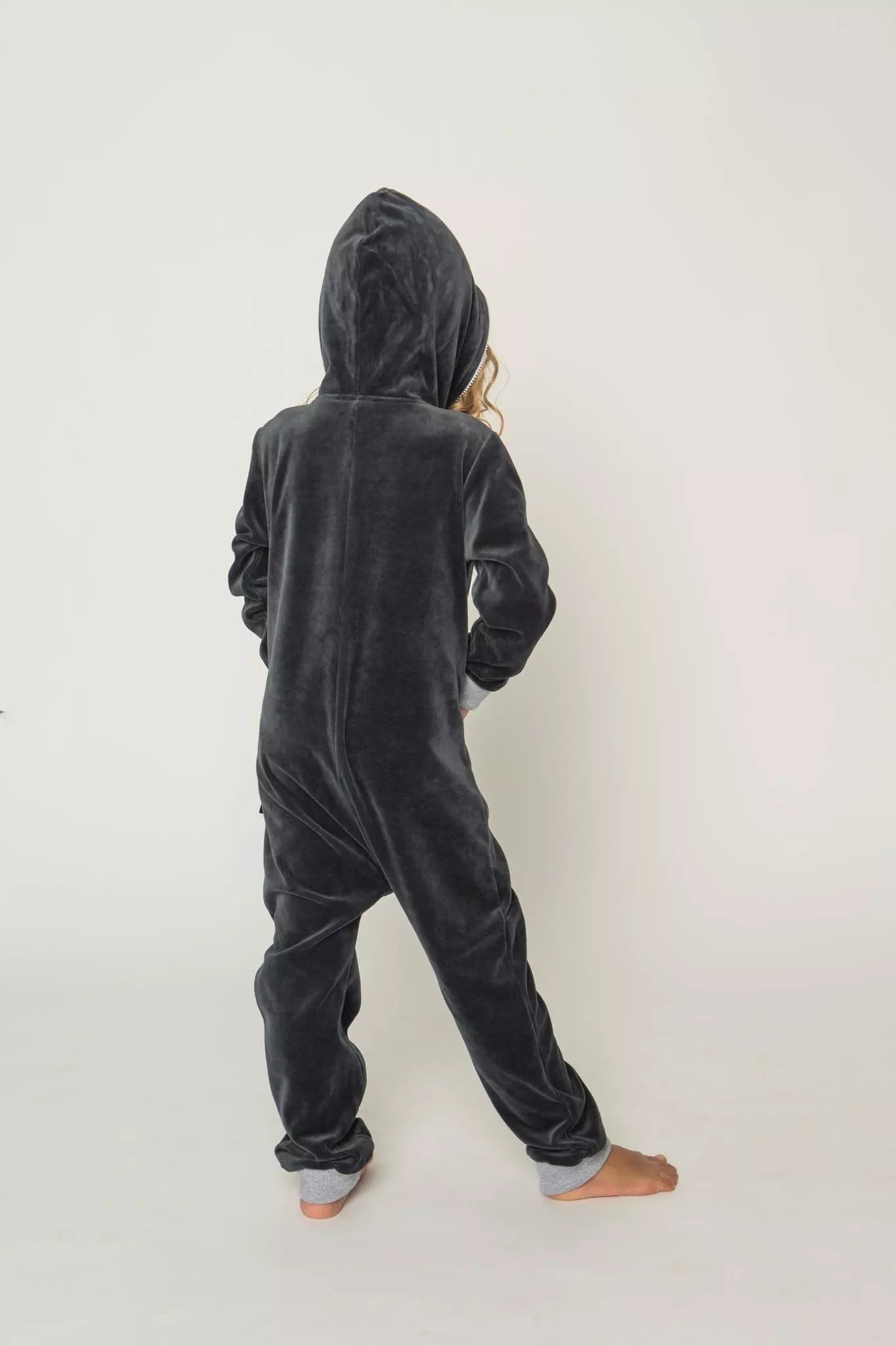 Sofa Killer tamsiai pilkas pelenų spalvos vaikiškas veliūrinis kombinezonas