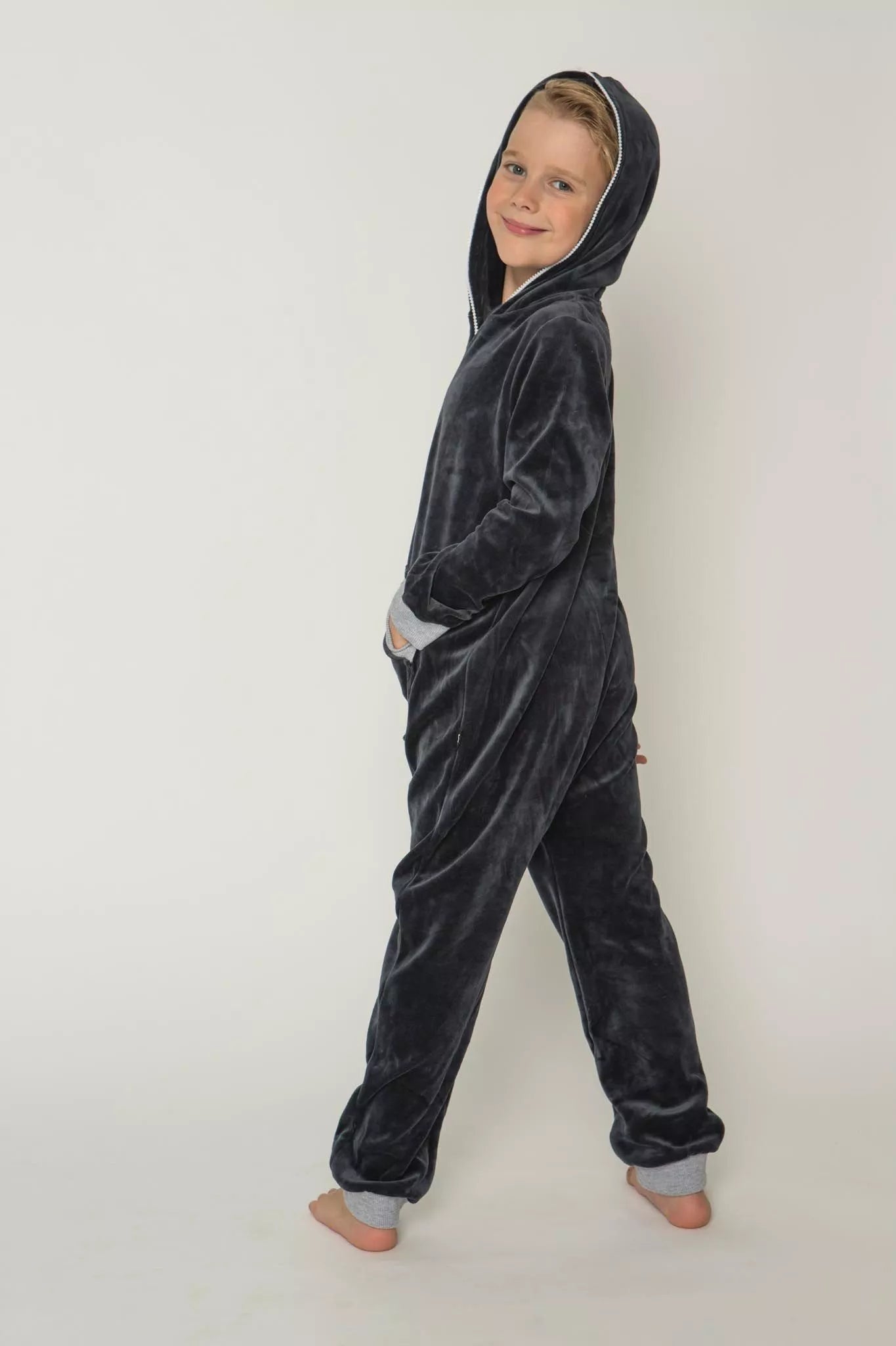 Sofa Killer tamsiai pilkas pelenų spalvos vaikiškas veliūrinis kombinezonas