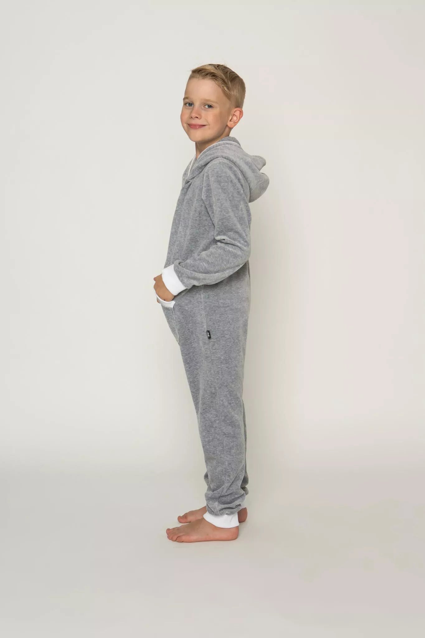 Sofa Killer šviesiai pilkas vaikiškas veliūrinis kombinezonas