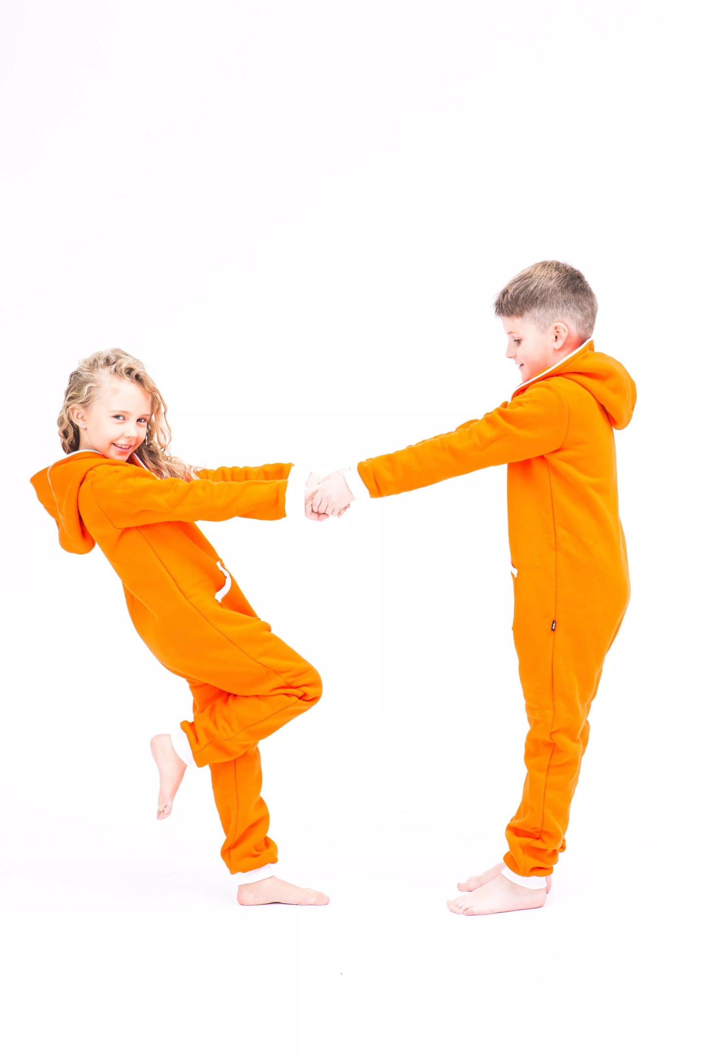 Sofa Killer oranžinis vaikiškas kombinezonas