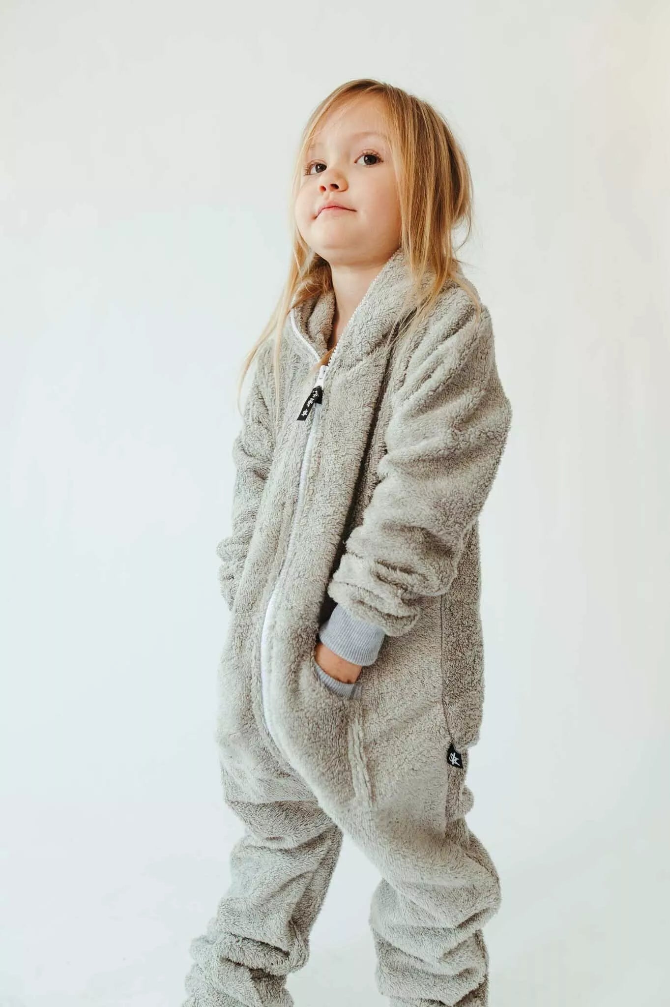 Sofa Killer  vaikiškas šviesiai pilkas frotinis bambuko kombinezonas