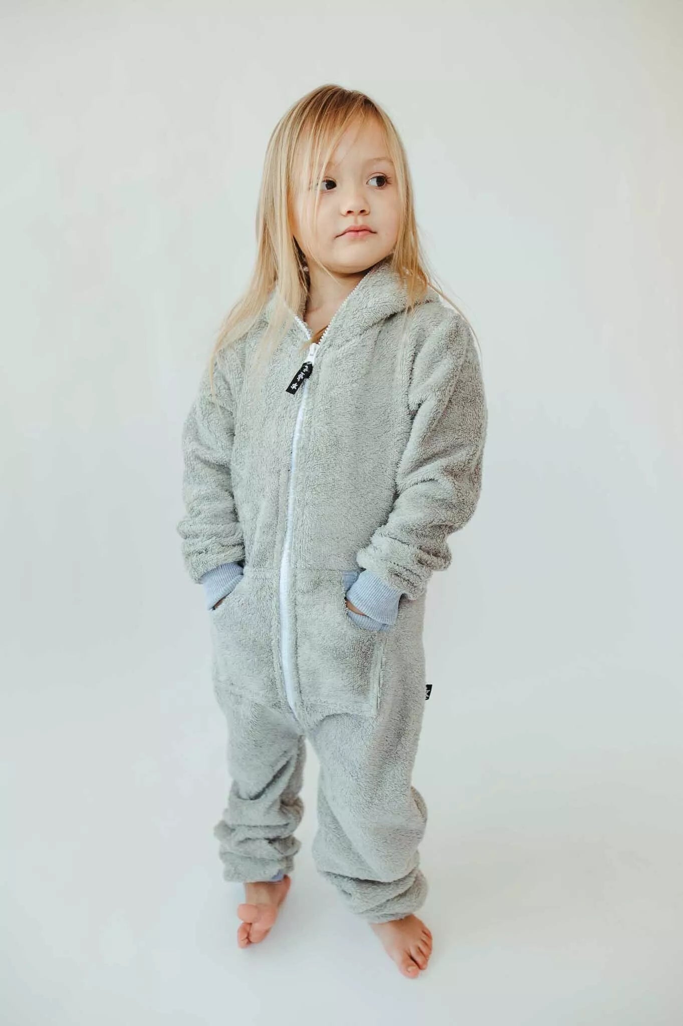 Sofa Killer  vaikiškas šviesiai pilkas frotinis bambuko kombinezonas