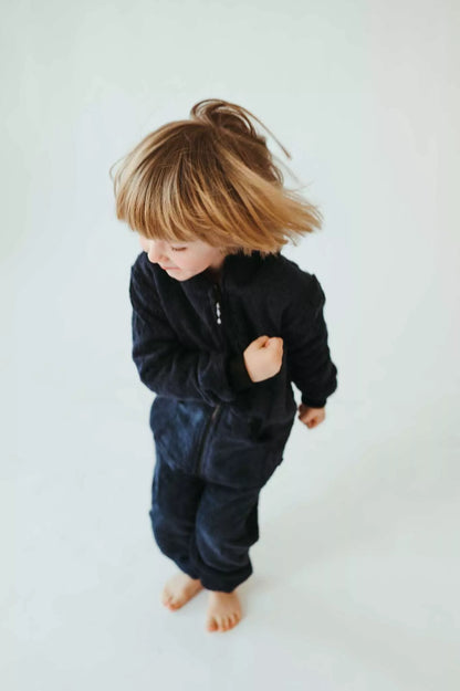 Sofa Killer  vaikiškas tamsiai mėlynas frotinis bambuko kombinezonas