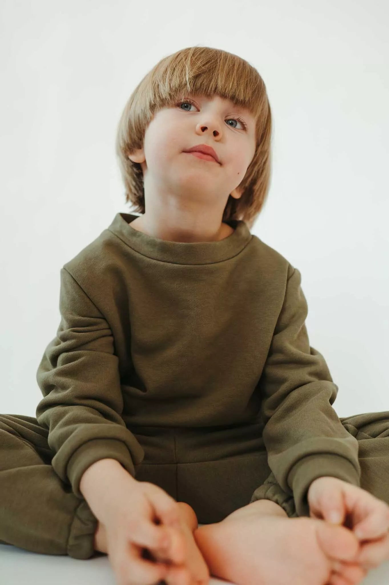 Sofa Killer alyvuogių spalvos vaikiškos kelnės Olive