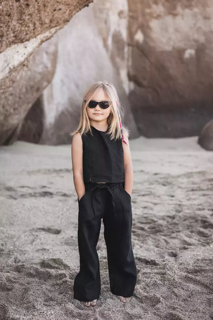 Sofa Killer baltos spalvos vaikiškas lininis kostiumėlis su kelnėmis