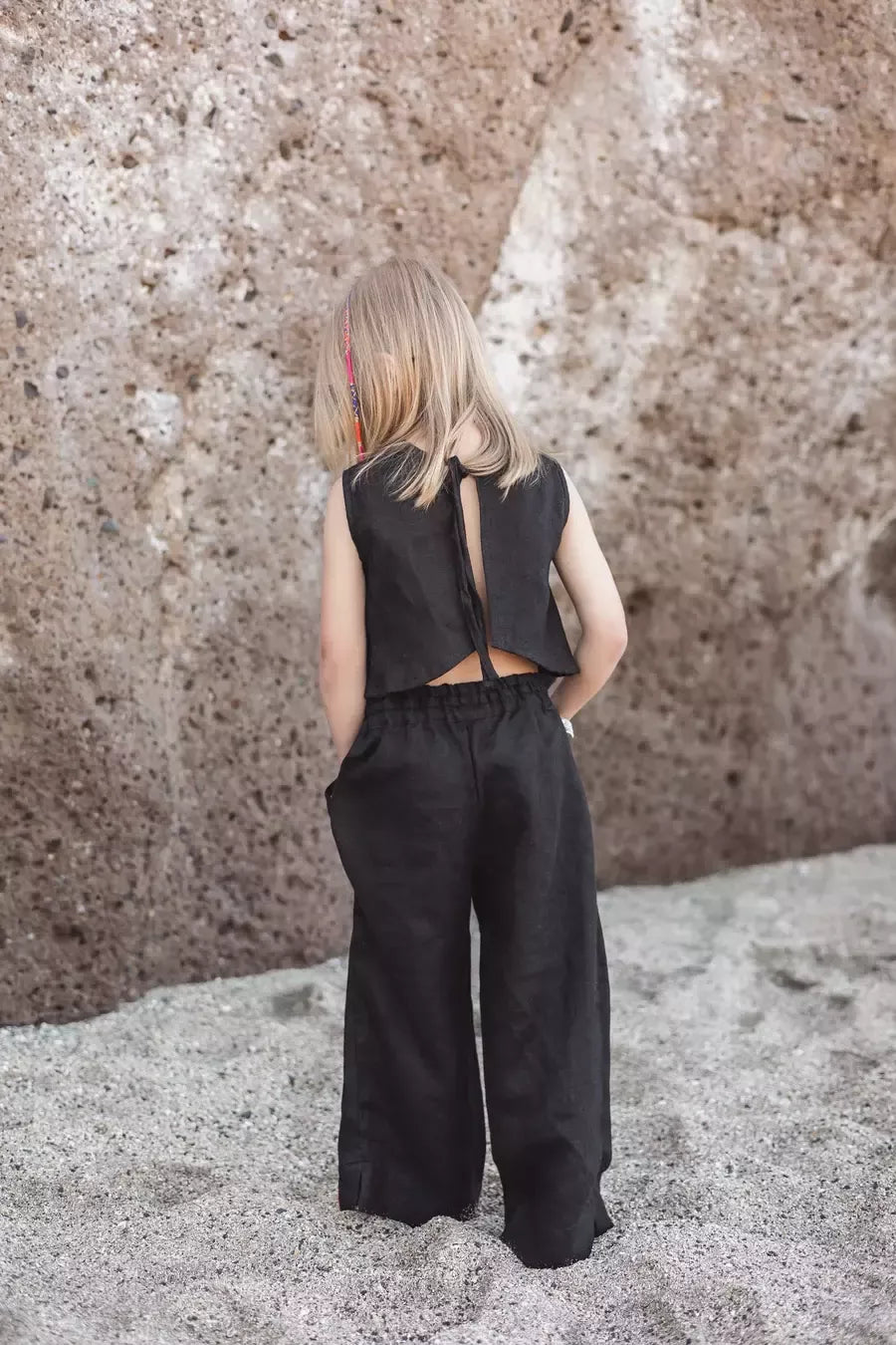 Sofa Killer baltos spalvos vaikiškas lininis kostiumėlis su kelnėmis